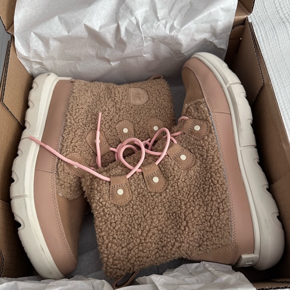 Sorel Women's Beige Winter Boots - Picture 4 of 10